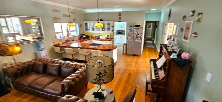 5 Bedroom Property for Sale in Kleinbaai Western Cape